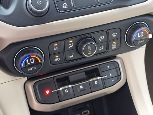 Used 2023 GMC Acadia Denali w/ Denali Ultimate Package FWD image 38