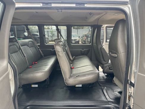 Used 2017 Chevrolet Express 3500 LS image 30