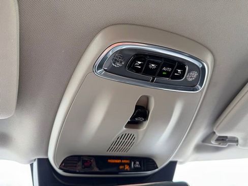 Used 2017 Volvo XC90 T6 Momentum w/ Vision Package image 19