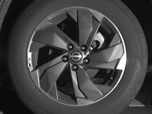 Used 2025 Nissan Rogue SV image 14