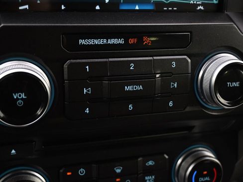 Used 2018 Ford F150 Lariat w/ Equipment Group 502A Luxury AWD/4WD image 31