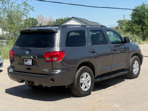 Used 2017 Toyota Sequoia SR5 AWD/4WD image 4