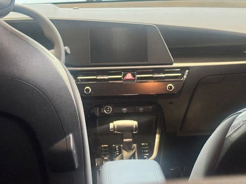 New 2026 Kia Niro LX FWD image 16