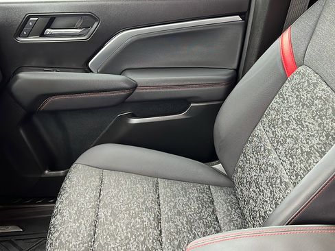 Certified 2024 Chevrolet Colorado Z71 w/ Z71 Convenience Package 2 image 19