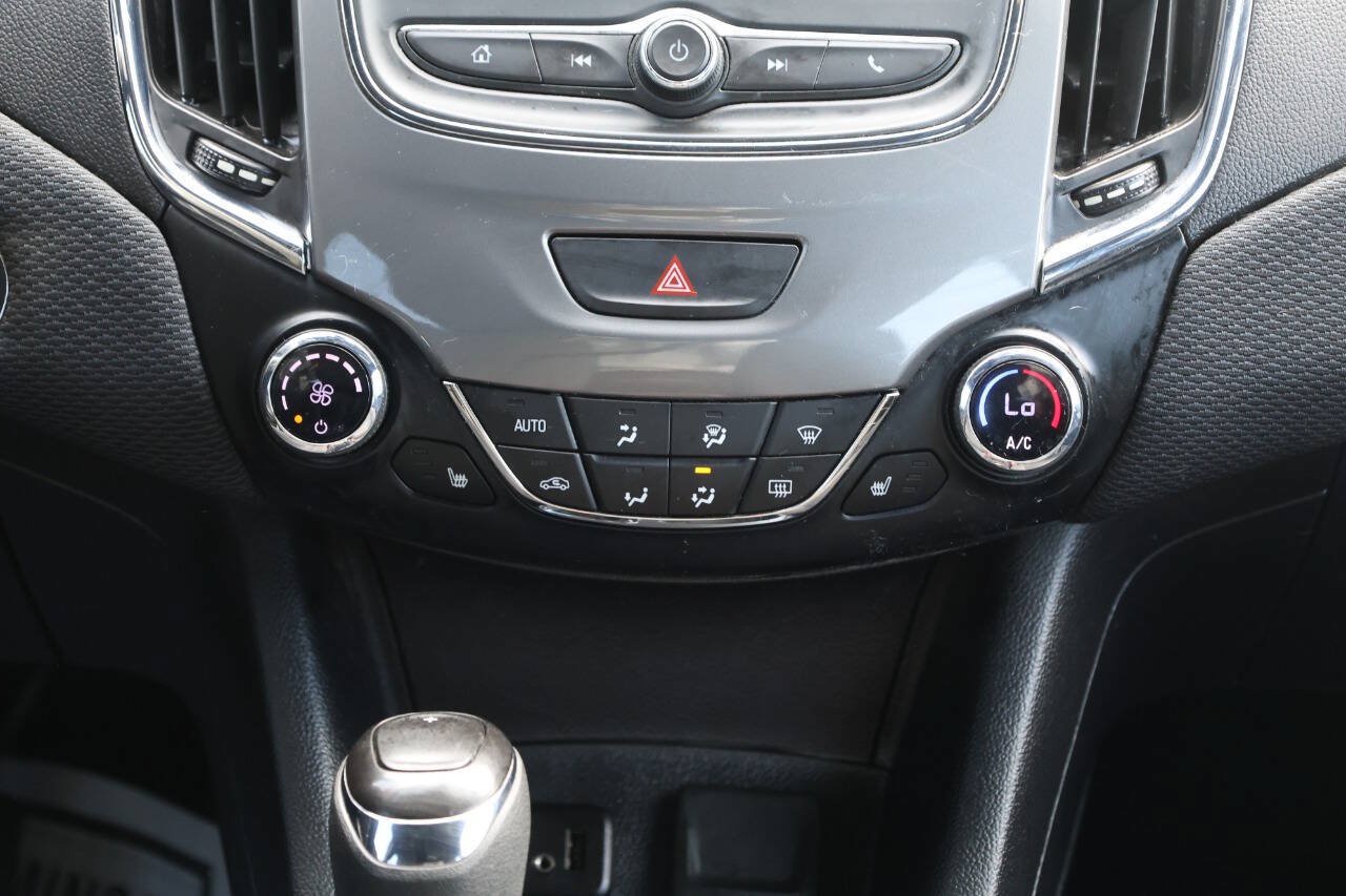 Used 2019 Chevrolet Cruze LT w/ Convenience Package FWD image 21