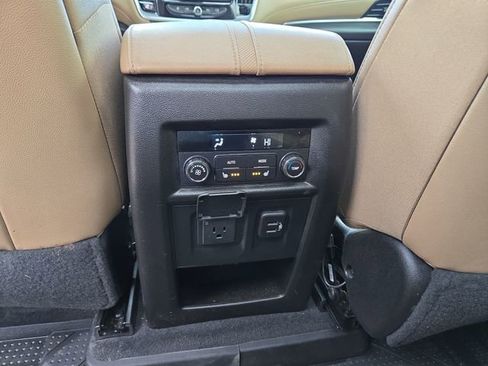 Used 2023 Chevrolet Traverse Premier image 34