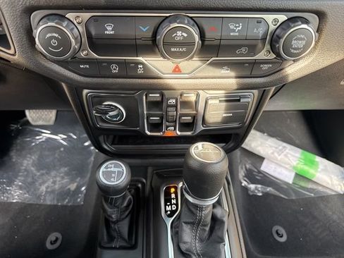 New 2026 Jeep Gladiator Sport AWD/4WD image 16