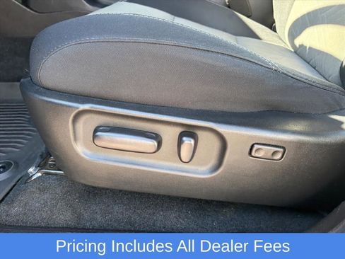 Used 2022 Toyota Tacoma TRD Sport w/ Technology Package AWD/4WD image 17
