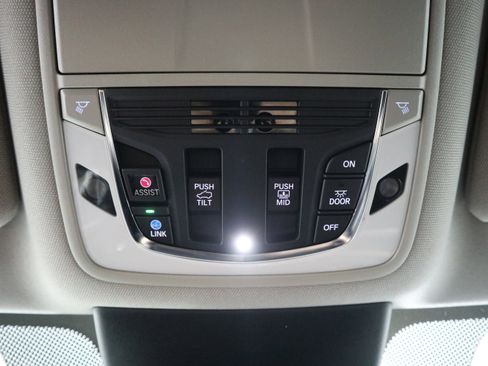 Used 2022 Acura MDX SH-AWD image 37