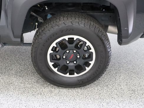 Certified 2025 Toyota Tacoma TRD Off-Road AWD/4WD image 10