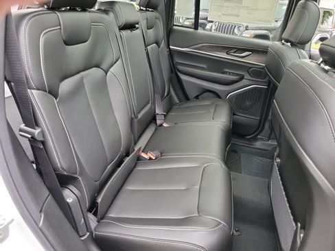 New 2026 Jeep Grand Cherokee Limited w/ Luxury Tech Group II RWD image 15