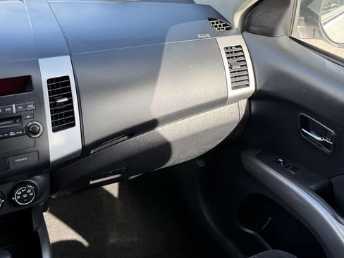 Used 2010 Mitsubishi Outlander ES FWD image 16