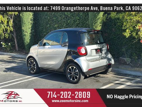 Used 2016 smart fortwo passion RWD image 9