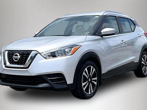 Used 2018 Nissan Kicks SV FWD image 2