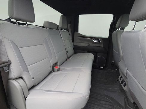 Used 2023 GMC Sierra 1500 SLE image 17