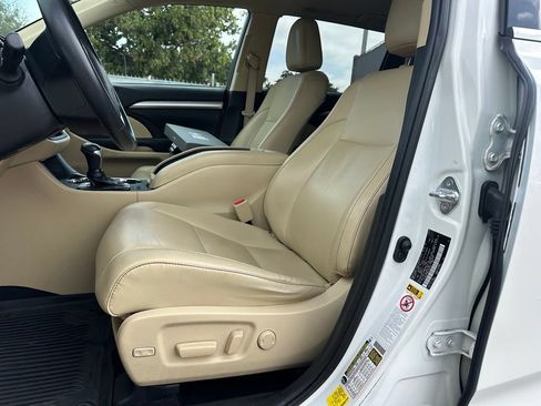 Used 2019 Toyota Highlander XLE FWD image 10