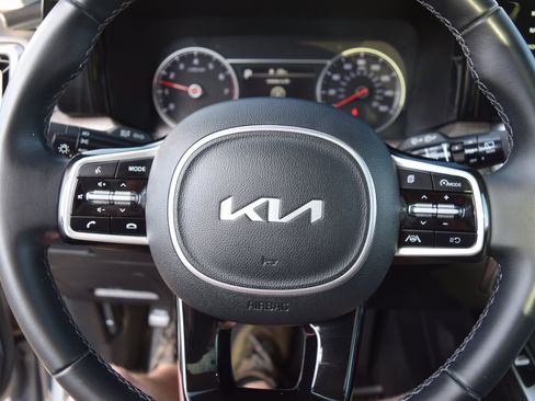 Used 2022 Kia Sorento S w/ Panoramic Sunroof Package AWD/4WD image 11