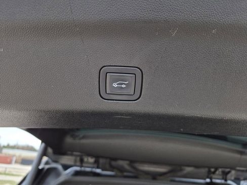 Used 2023 GMC Yukon Denali RWD image 11