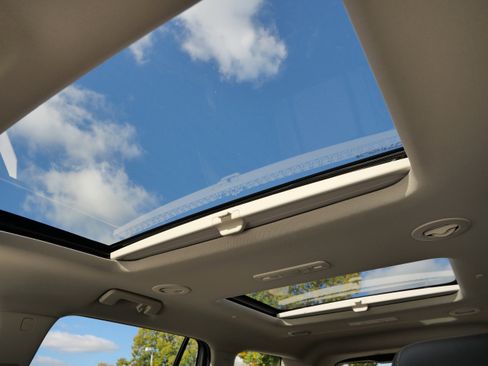 Used 2023 GMC Acadia Denali w/ Denali Ultimate Package image 29