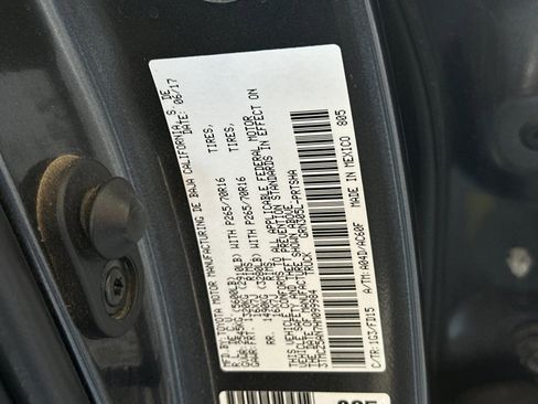 Used 2017 Toyota Tacoma TRD Off-Road image 27