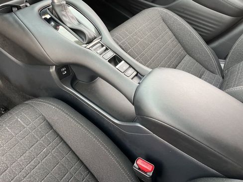 Certified 2025 Honda HR-V LX image 19