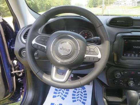 Used 2018 Jeep Renegade Latitude w/ Safety & Security Group FWD image 14