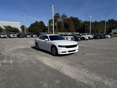 Used 2016 Dodge Charger SXT image 3