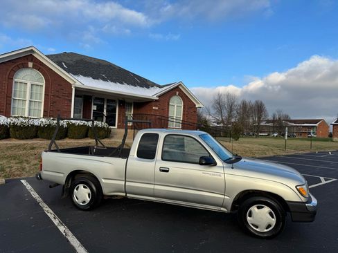 Used 2000 Toyota Tacoma 2WD Xtracab image 10