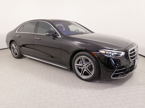 Used 2022 Mercedes-Benz S 500 4MATIC w/ AMG Line Package image 8