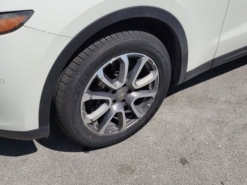 Used 2018 Maserati Levante image 4