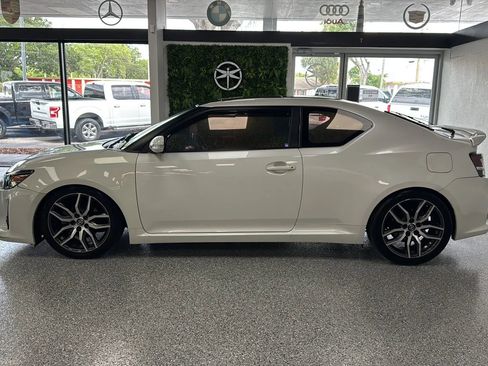 Used 2015 Scion tC image 4