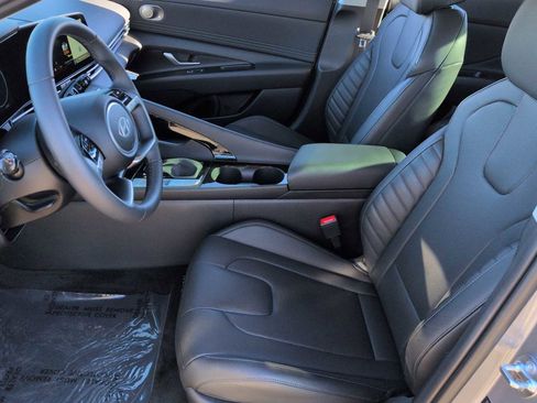 Certified 2025 Hyundai Elantra Limited image 17
