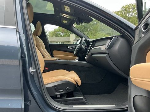 Used 2022 Volvo XC60 B5 Inscription w/ Advanced Package image 12