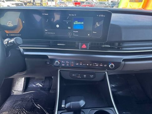 Used 2025 Kia Carnival FWD image 10