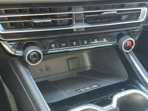 Used 2024 Chevrolet Traverse Z71 w/ Enhanced Driving Package image 7