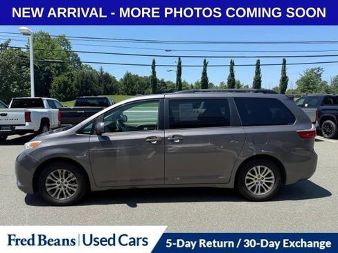 Used 2015 Toyota Sienna XLE Premium FWD image 7