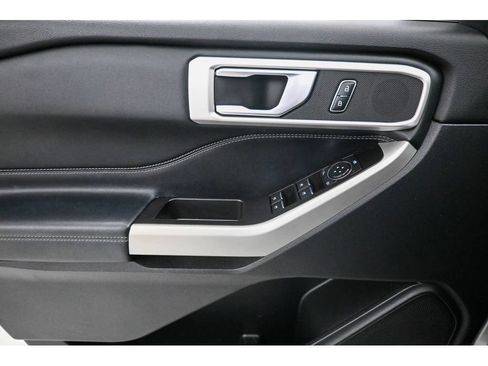 Used 2020 Ford Explorer XLT w/ Equipment Group 202A AWD/4WD image 36
