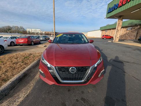 Used 2022 Nissan Altima 2.5 SV image 2