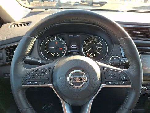 Used 2018 Nissan Rogue SV w/ Premium Package image 20