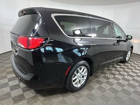 Used 2024 Chrysler Voyager LX FWD image 3