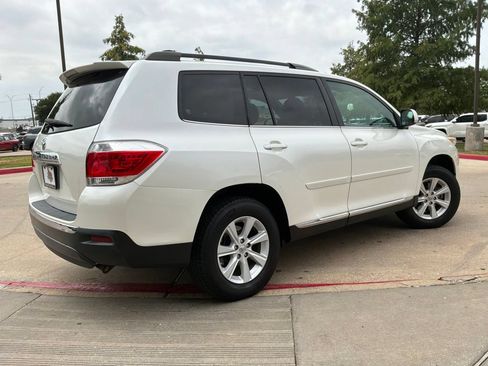Used 2012 Toyota Highlander SE FWD image 6