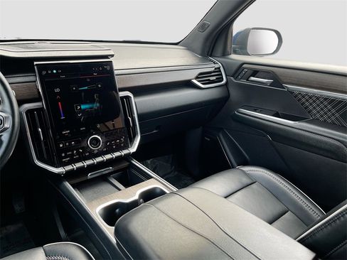 Used 2024 GMC Acadia Denali image 25