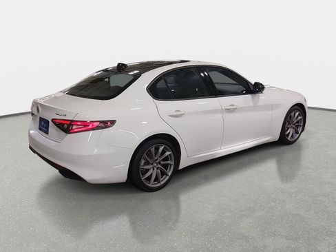 Used 2024 Alfa Romeo Giulia Sprint image 5