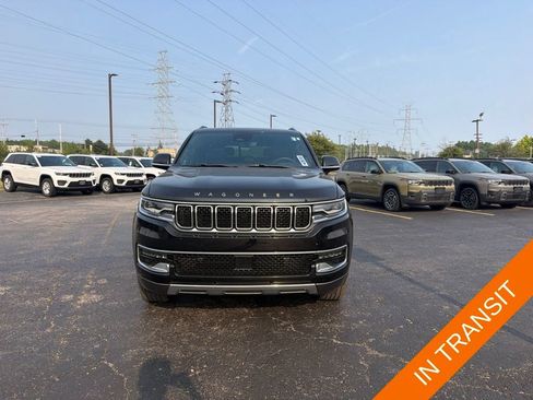 Certified 2022 Jeep Wagoneer Series III w/ Premium Group I AWD/4WD image 2