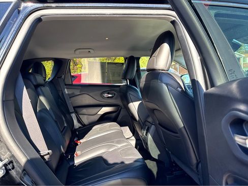 Used 2020 Jeep Cherokee Limited image 9