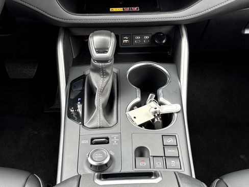Certified 2025 Toyota Highlander XSE AWD/4WD image 5