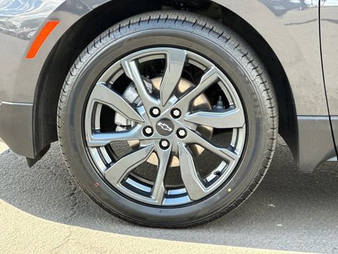 Used 2023 Chevrolet Equinox RS FWD image 24