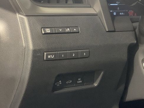 Used 2025 Lexus GX 550 image 11