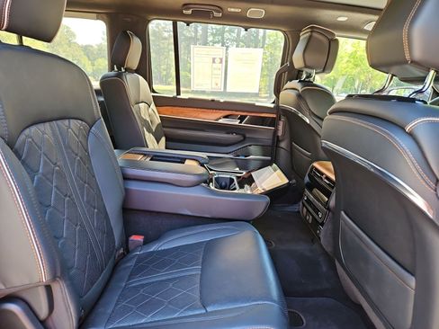 Used 2024 Jeep Grand Wagoneer Series III AWD/4WD image 17