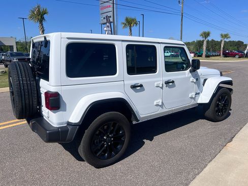 Certified 2025 Jeep Wrangler Unlimited Sahara w/ Safety Group AWD/4WD image 4